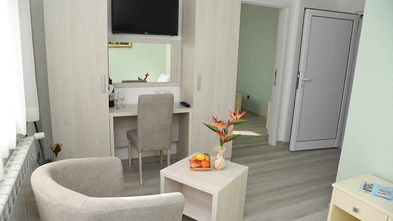 Hotel Mk, Plavi Restoran, โลซนิตซา ภายนอก รูปภาพ
